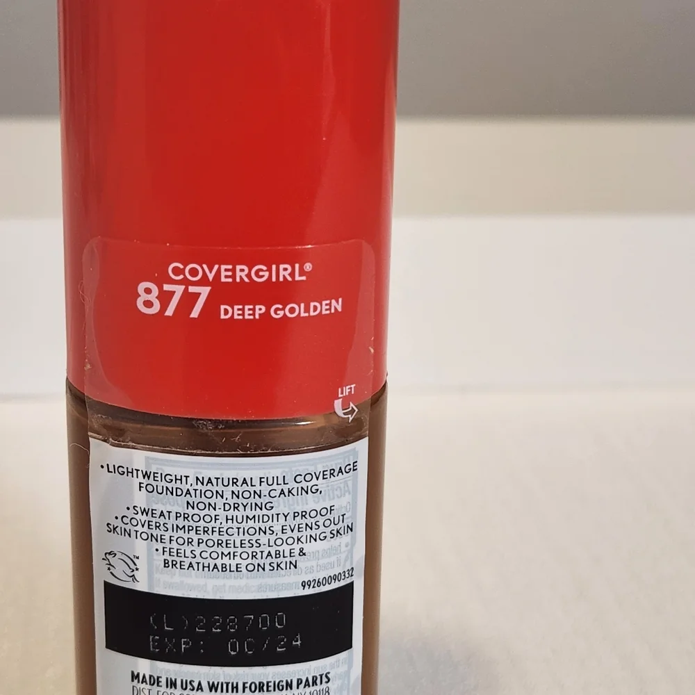 COVERGIRL Outlast Extreme Wear Foundation 24 HR‎ SPF 18 Deep Golden 877
